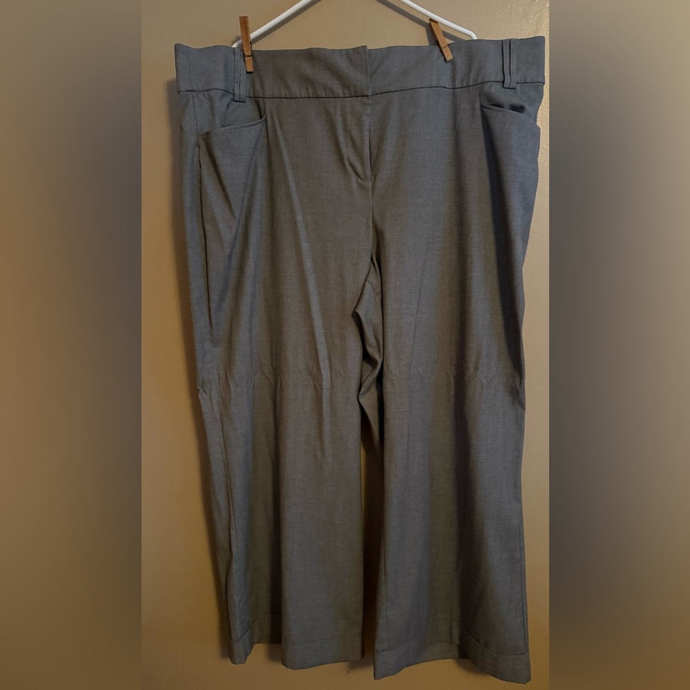 Preloved in very good condition
Lane Bryant’s “The Allie” dress pants Size 26
